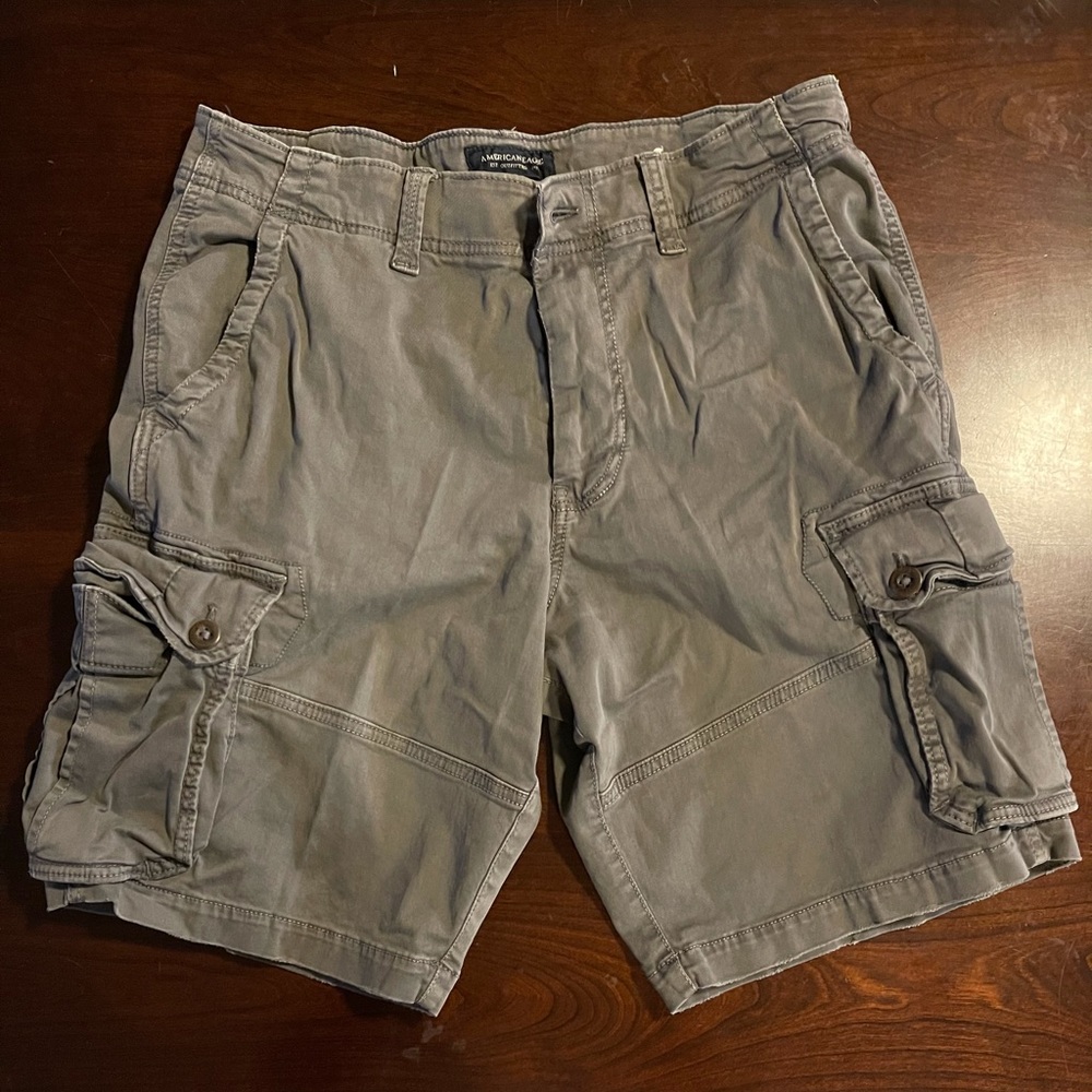 American Eagle Cargo Shorts 34